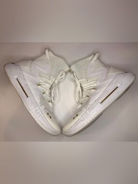 Under Armour Wmns Highlight Ace 2.0 'White Metallic Gold'-3021376 100, Size 10